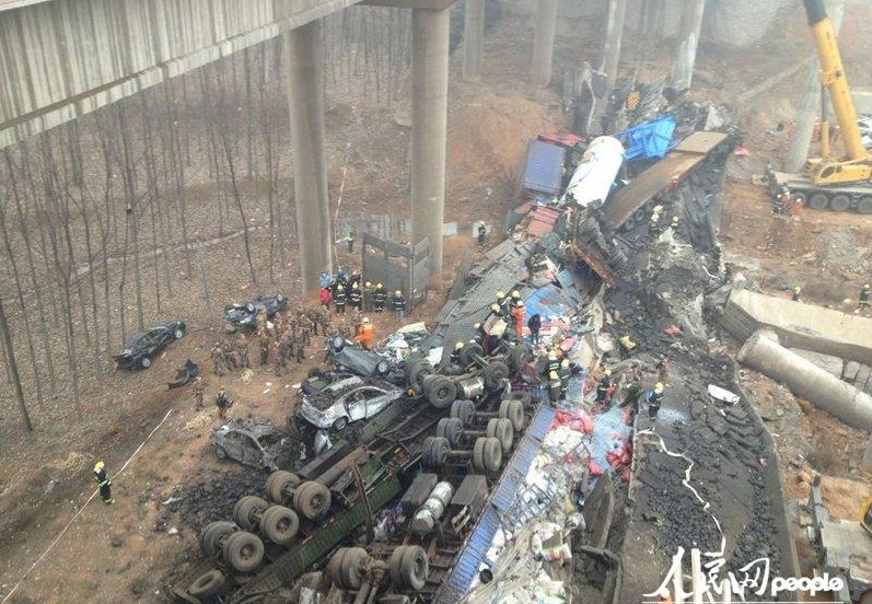 太阳成tyc7111cc_爱满重阳!健安社区金婚银婚夫妇共圆婚纱梦(图2) 太阳成tyc7111cc