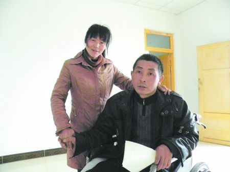 严陵社区:走访慰问困难群众 不忘初心送温暖_太阳成tyc7111cc(图1) 太阳成tyc7111cc官网